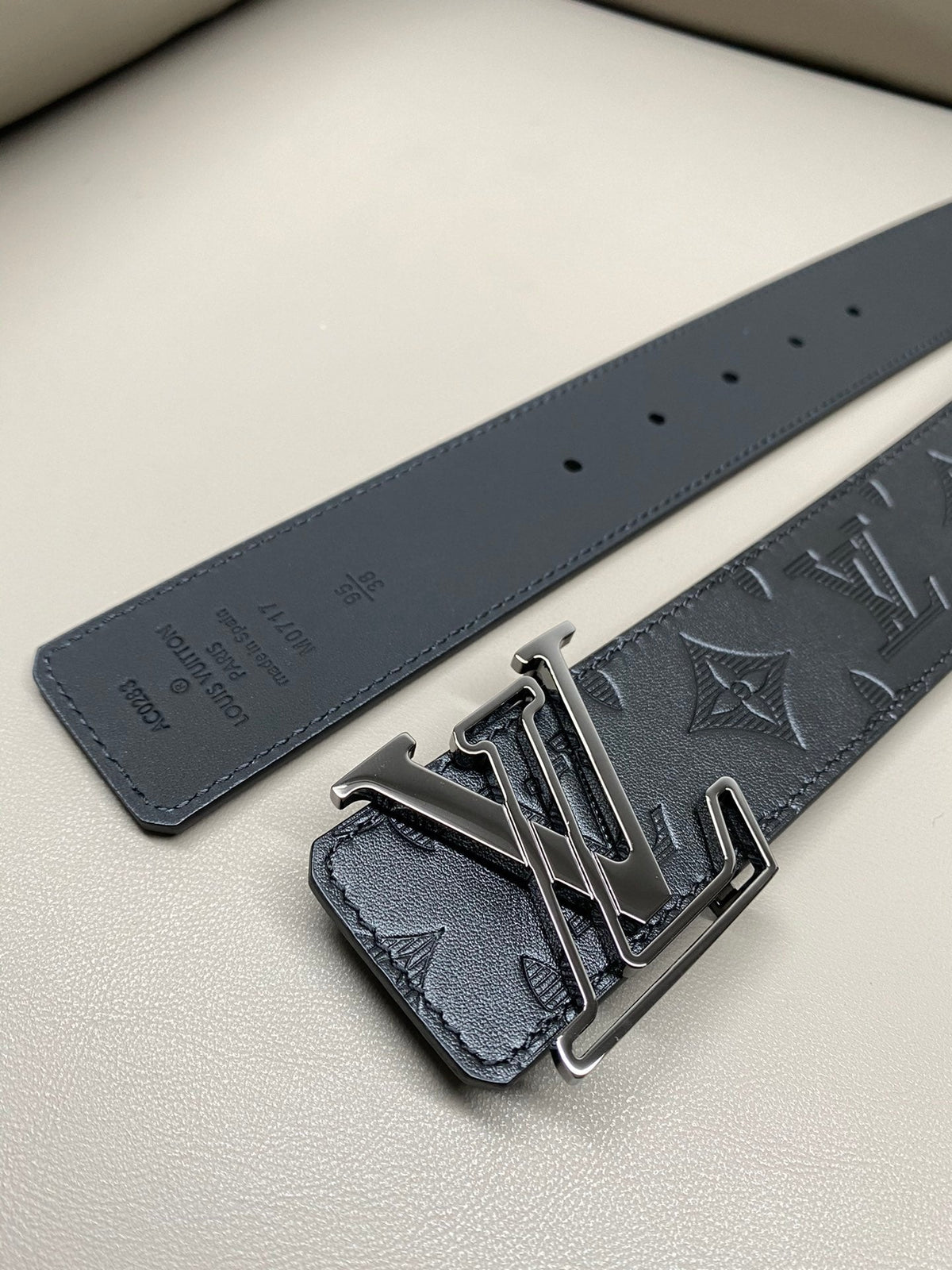 Premium Black Leather Belt – Tonal Embossed Detail & Sculpted Metal Buckle | 4.0cm Width